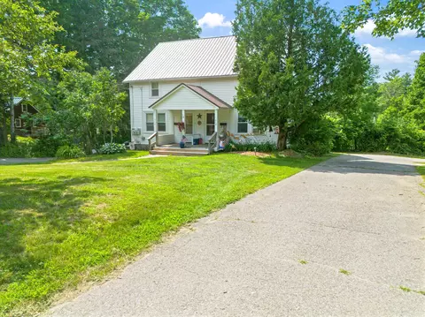 Exterior - 516 Riverside Dr, Augusta, ME 04330 photo 1 of 8