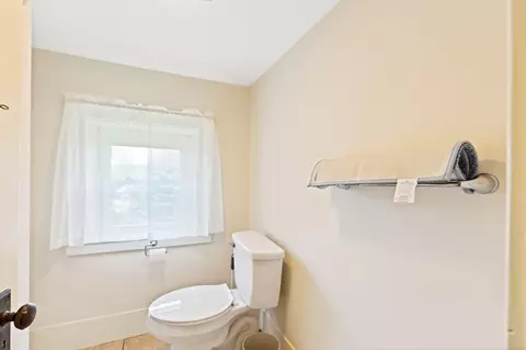 Bath - 516 Riverside Dr, Augusta, ME 04330 photo 2 of 3