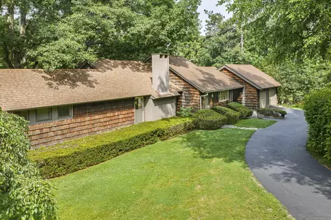 210 Falmouth Rd, Falmouth, ME 04105