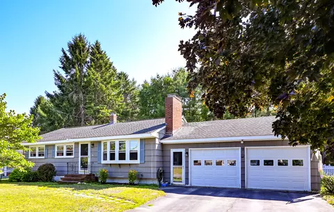 21 Vernon Rd, Cape Elizabeth, ME 04107