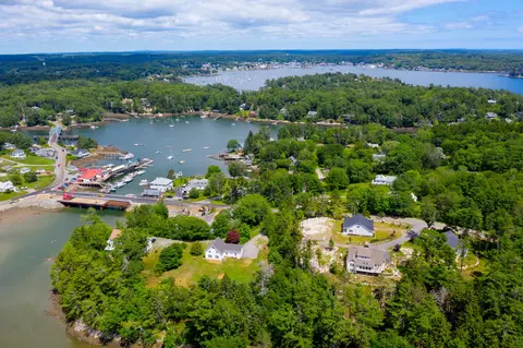 5 Captains Way, Southport, ME 04576