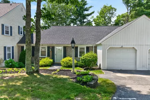 46 Colonial Vlg #46, Falmouth, ME 04105