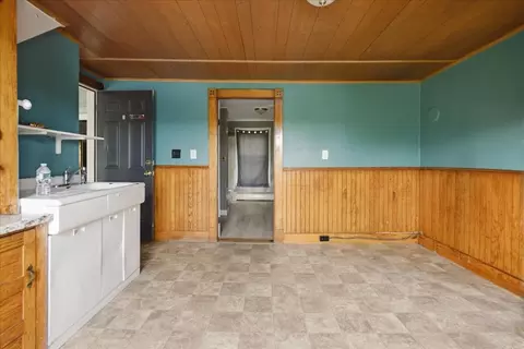 Entry Way - 4 Sherwin St, Waterville, ME 04901 photo 7 of 9