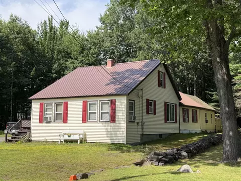 17 Oliver Rd, Greenville, ME 04441