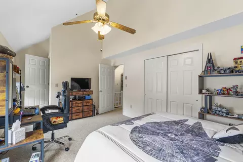 Bedroom - 62 Pine Hill Dr #62, Bath, ME 04530 photo 4 of 6