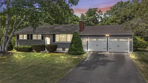 15 Vernon Rd, Cape Elizabeth, ME 04107