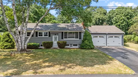 15 Vernon Rd, Cape Elizabeth, ME 04107