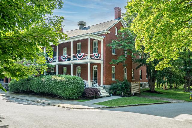 106 Mckinley Ct, Portland, ME 04109