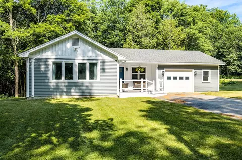 80 Camden St, Rockport, ME 04856