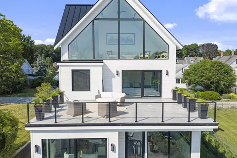 31 Water St, Kittery, ME 03904