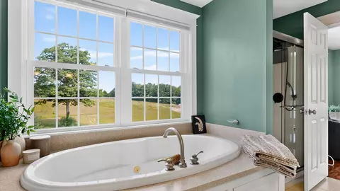 Bath - 16 Apple Ln, Gorham, ME 04038 photo 5 of 9