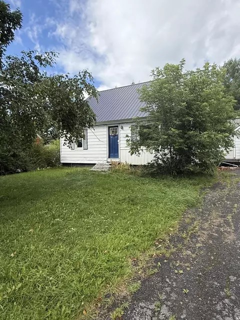 12 Lincoln St, Presque Isle, ME 04769