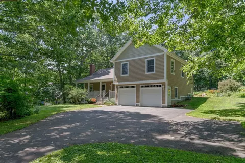132 Pheasant Hill Dr, Portland, ME 04103