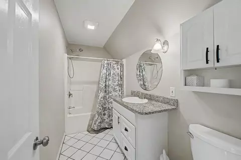 Bath - 9 Monroe Dr, Naples, ME 04055 photo 2 of 2