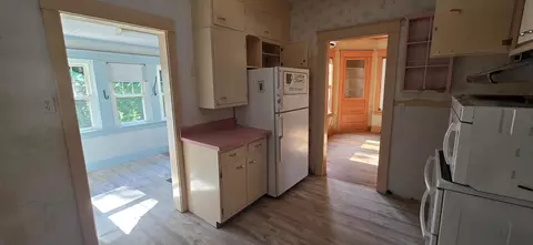 Entry Way - 172 Maine Ave, Millinocket, ME 04462 photo 2 of 5
