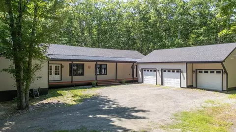 146 Gurney St, Rockport, ME 04856