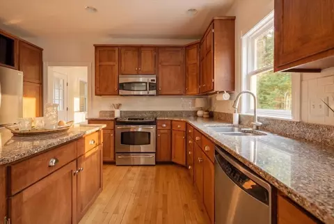 Kitchen - 14 Marshview Dr, Freeport, ME 04032 photo 5 of 5
