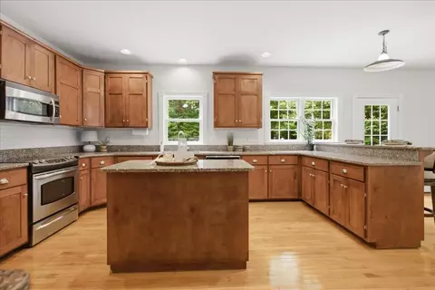 Kitchen - 14 Marshview Dr, Freeport, ME 04032 photo 2 of 5