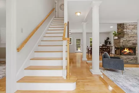 Entry Way - 14 Marshview Dr, Freeport, ME 04032 photo 2 of 5