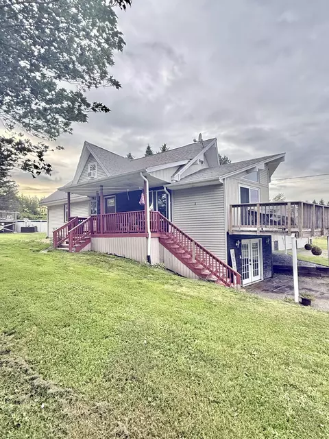 8 Caron Rd, Saint David, ME 04773