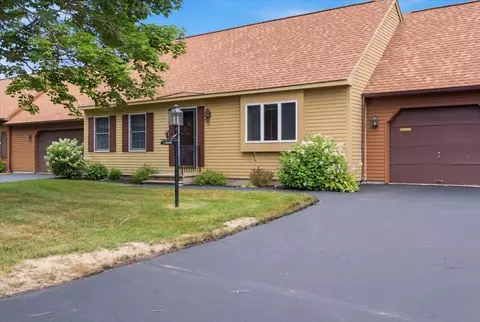 56 Old Carriage Rd #56, Auburn, ME 04210