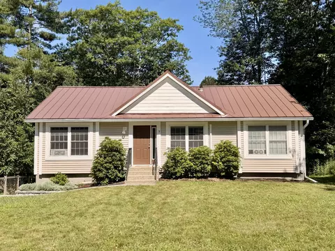 9 Poplar St, Old Orchard Beach, ME 04064