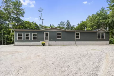 537 Winthrop Center Rd, Winthrop, ME 04364