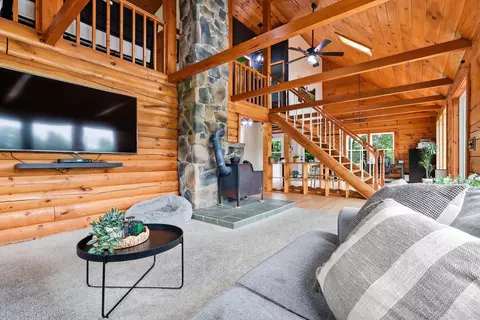 Living - 960 W River Rd, Augusta, ME 04330 photo 2 of 7