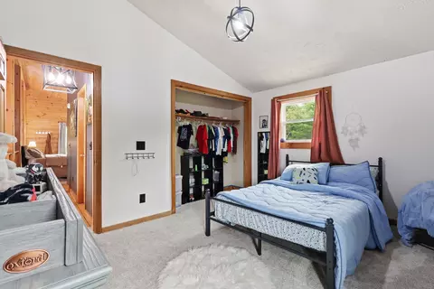 Bedroom - 960 W River Rd, Augusta, ME 04330 photo 5 of 9