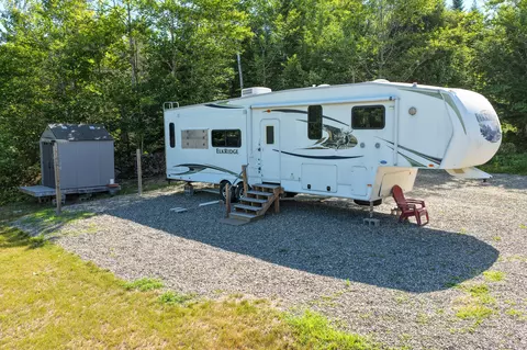 53 Timberview Dr, Burlington, ME 04417
