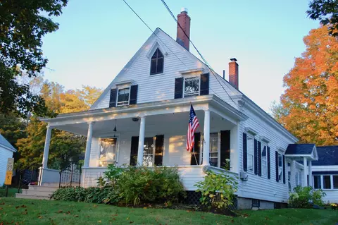 79 Elm St, Gardiner, ME 04345