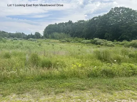 1 Meadowood Dr, Hallowell, ME 04347
