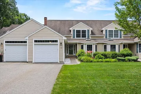 10 Shiretowne Common Dr #10, Kennebunk, ME 04043
