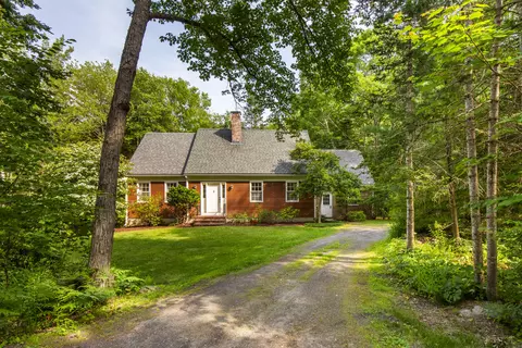 100 Mistic Ave, Rockport, ME 04856