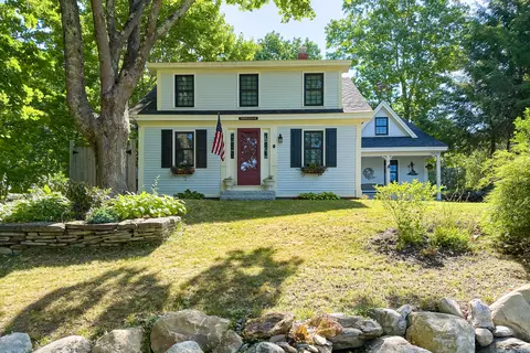 43 Spruce St, Rockport, ME 04856