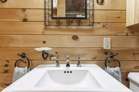 Bath - 98 Stevens Rd, Stoneham, ME 04231 photo 2 of 4