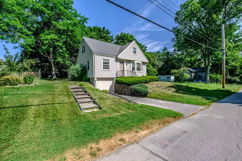38 Lucas St, Portland, ME 04102