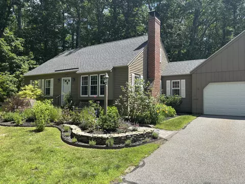 17 Wood Pond Ln #16, Kennebunk, ME 04043