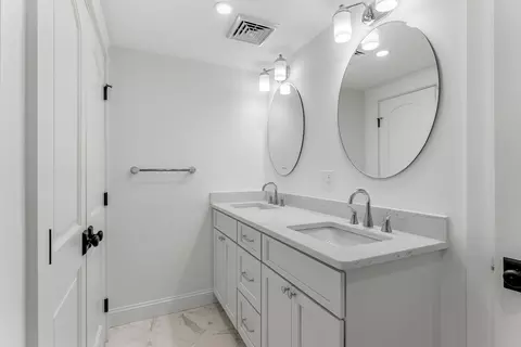 Bath - 256 Berwick Rd, Ogunquit, ME 03907 photo 6 of 6