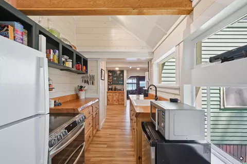 Entry Way - 33 Rough Ln, Belgrade, ME 04917 photo 3 of 7