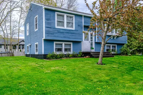 4 Willow Ave, Old Orchard Beach, ME 04064