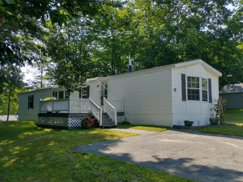 18 Hilltop Ct, Turner, ME 04282