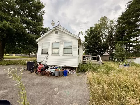 Exterior - 42 Capri St, Brewer, ME 04412 photo 2 of 9