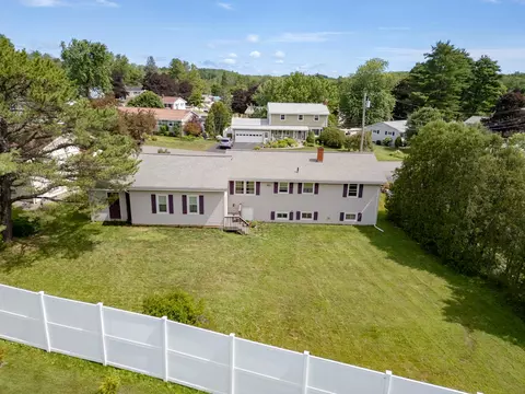 17 Heathwood Ln, Lewiston, ME 04240