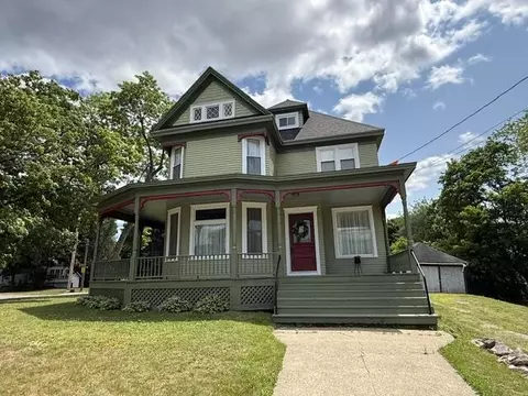 51 Broadway St, Baileyville, ME 04694