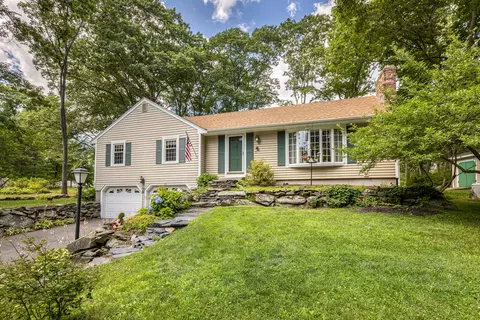 23 Olde Fort Rd, Cape Elizabeth, ME 04107