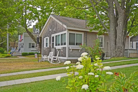 586 Kings Hwy #1, Kennebunkport, ME 04046