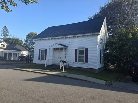 12 Grace St, Rockland, ME 04841