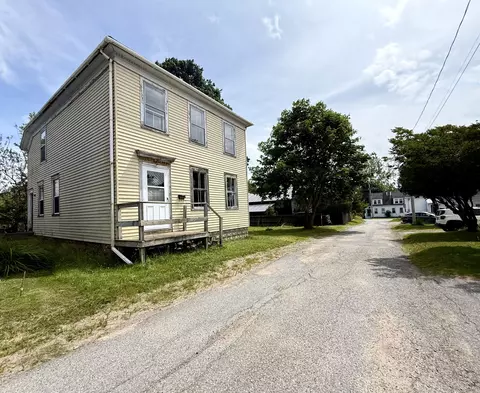 3 Willow St, Eastport, ME 04631