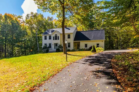 2 Summit Ter, Falmouth, ME 04105